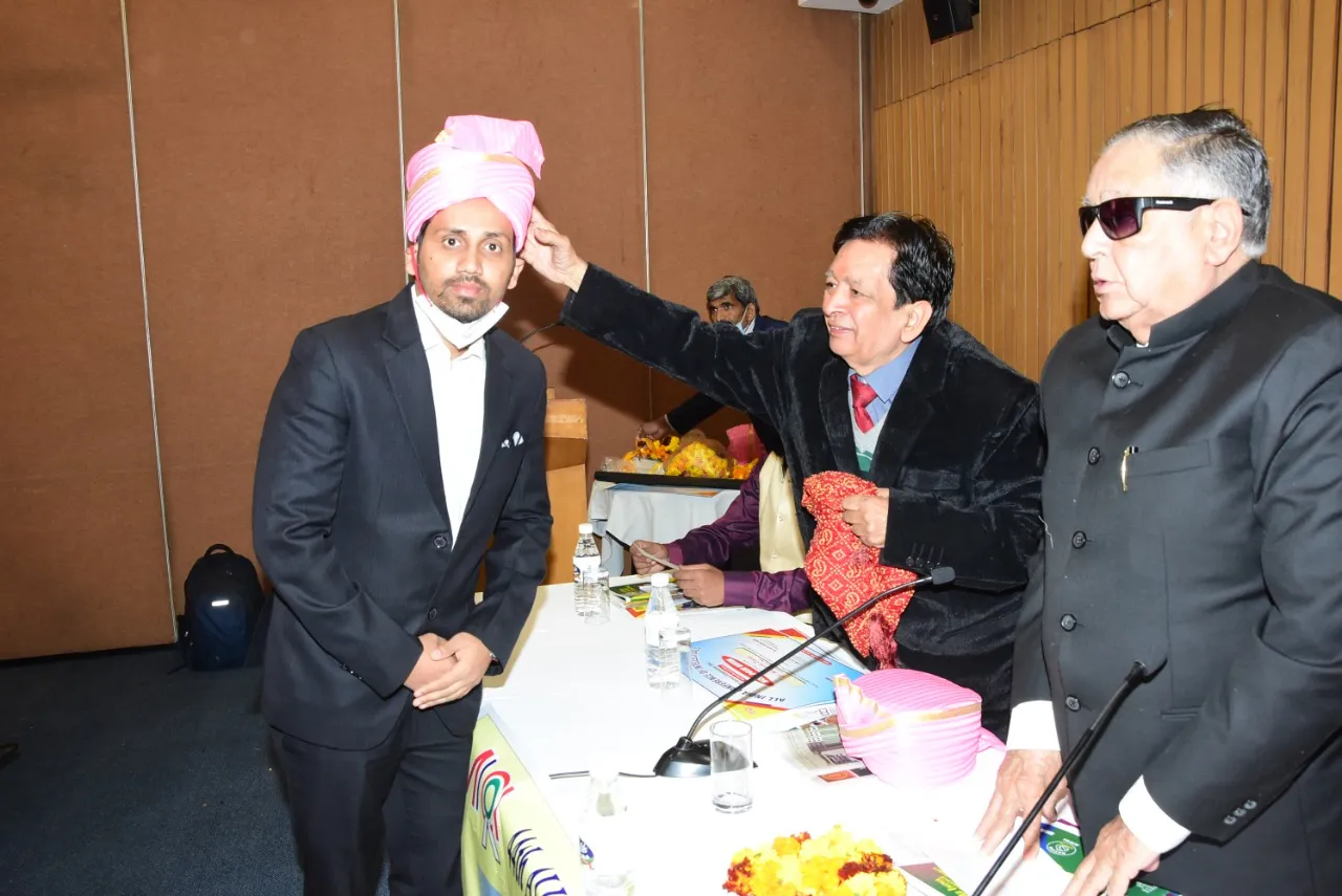Dr. Daral being awarded the Delhi Ratan in 2023